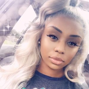 Meet your Posher, Monique